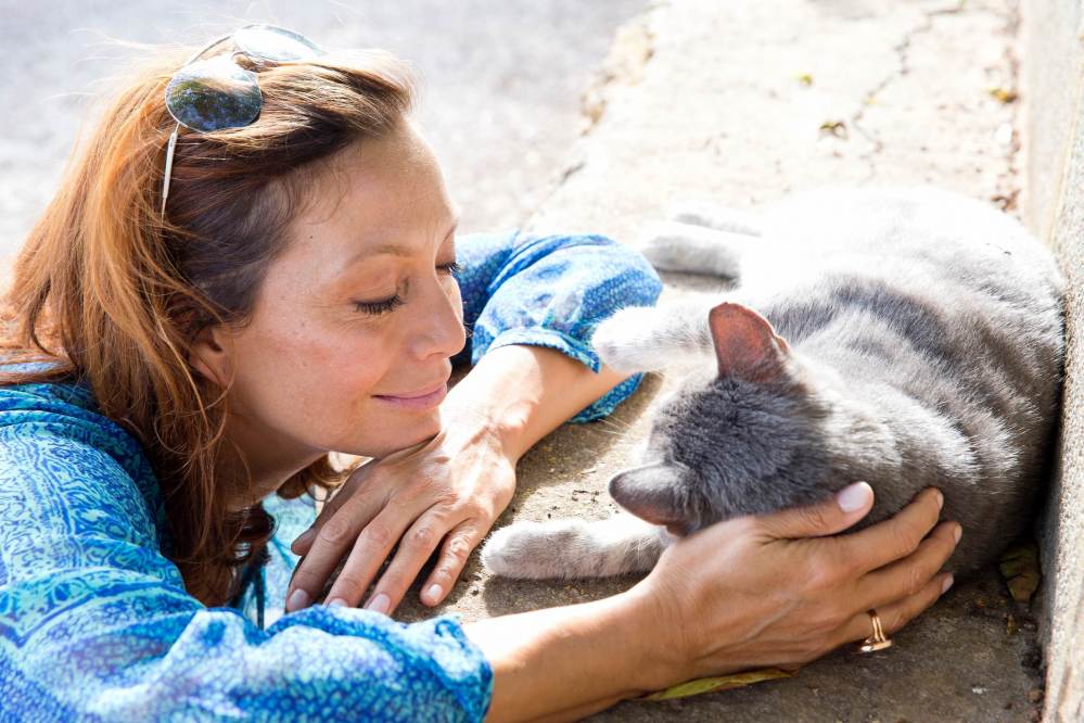 I leeeeeuuve dogs & cats & cows & pigs & dolphins &....