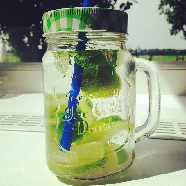 Op het nieuws zeggen ze : De Belg moet gezonder drinken!.. Deuh..