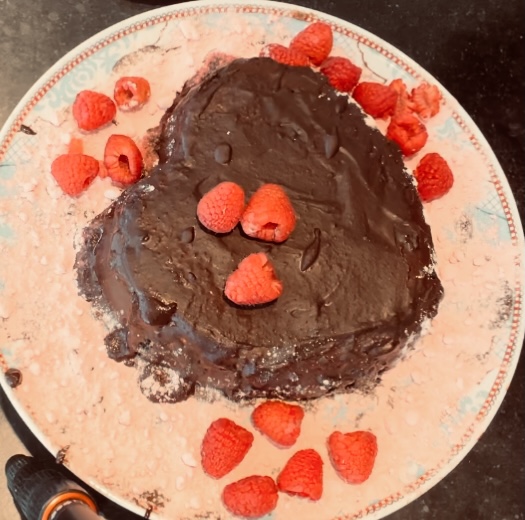 De gezondste regenboogtaart ever!! Zonder bloem, gluten of toegevoegde suikers..